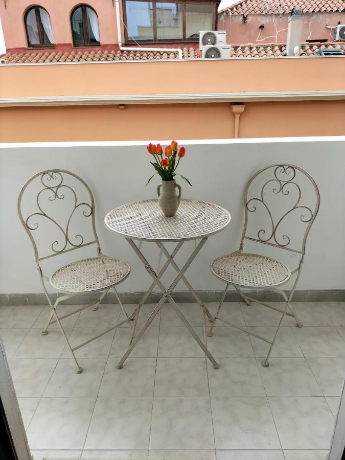 Rosa'S Apartment With Terrace Cagliari Exterior photo