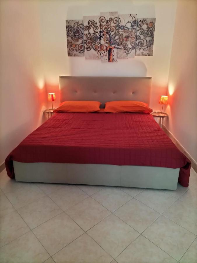 Rosa'S Apartment With Terrace Cagliari Exterior photo