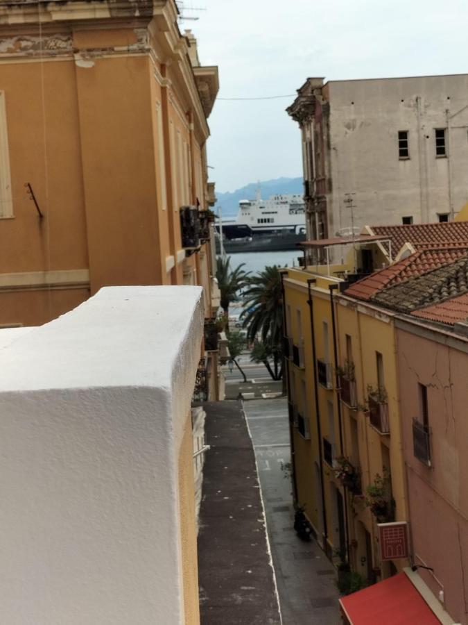 Rosa'S Apartment With Terrace Cagliari Exterior photo