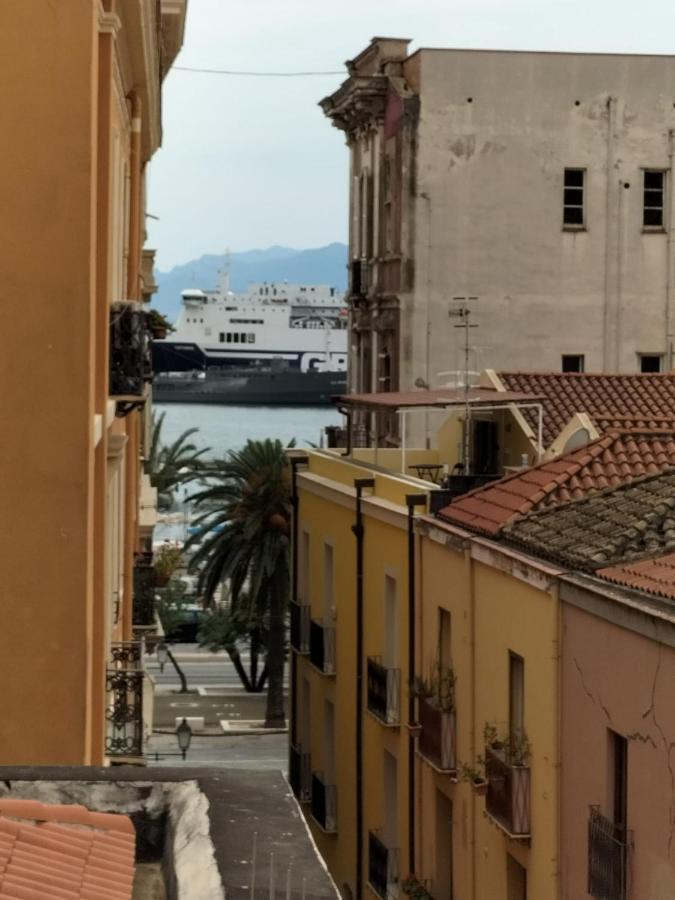 Rosa'S Apartment With Terrace Cagliari Exterior photo