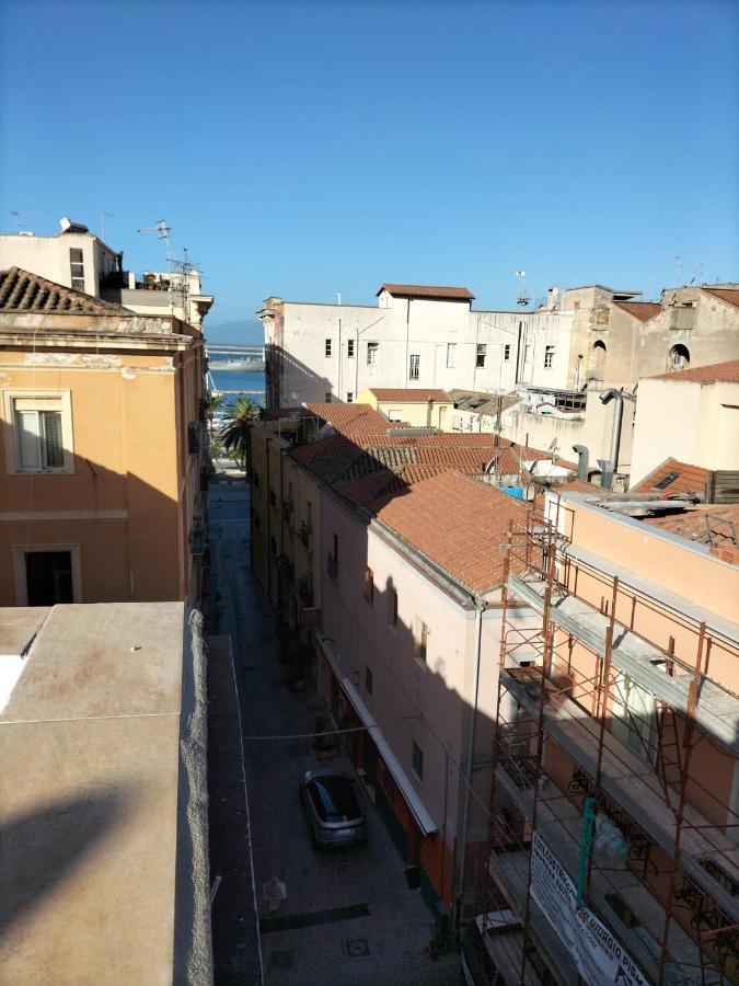 Rosa'S Apartment With Terrace Cagliari Exterior photo