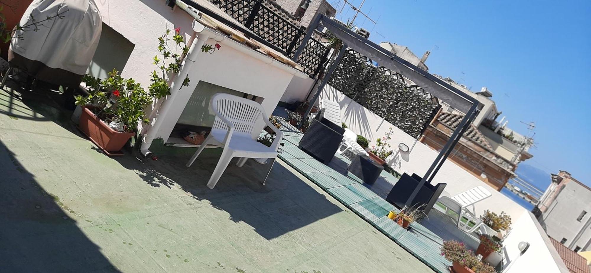 Rosa'S Apartment With Terrace Cagliari Exterior photo