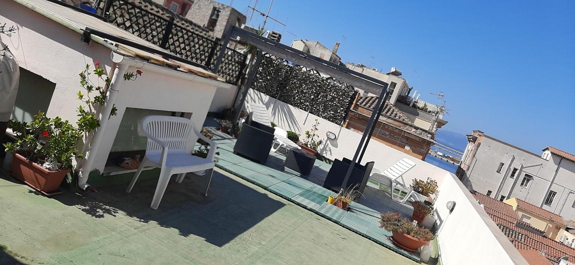 Rosa'S Apartment With Terrace Cagliari Exterior photo