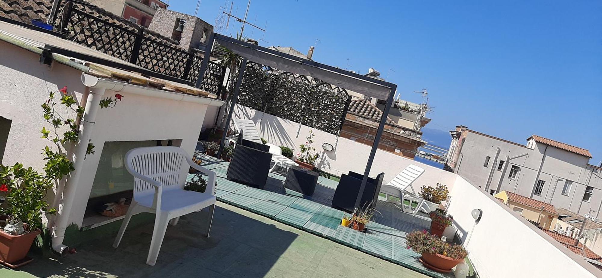 Rosa'S Apartment With Terrace Cagliari Exterior photo