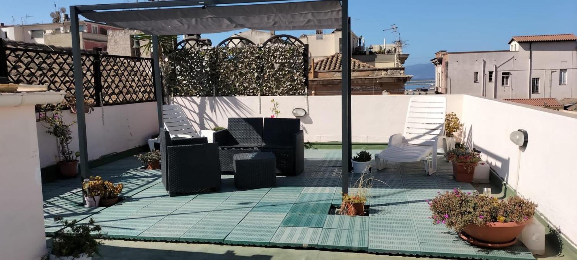 Rosa'S Apartment With Terrace Cagliari Exterior photo